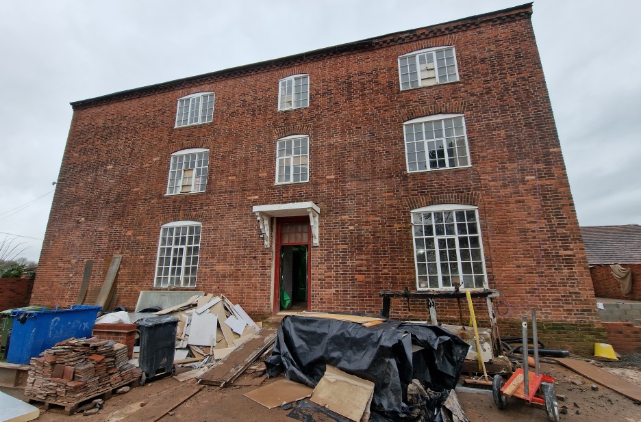 Replacement Windows, Doors & New Accoya Bifolds